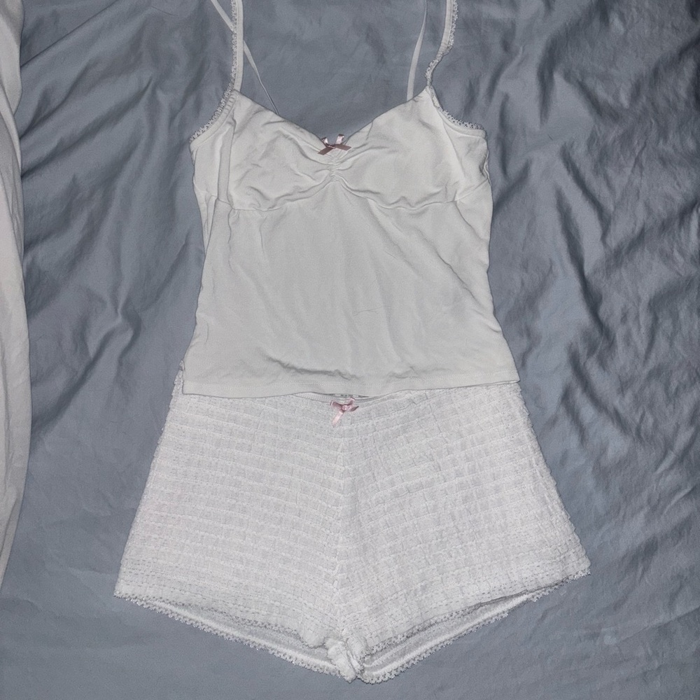 White frilly garage set - Picture 2 of 7